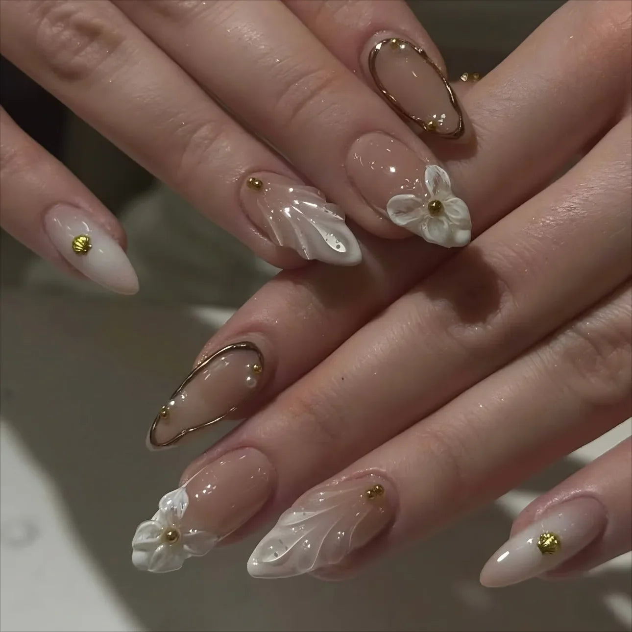 24pcs Mid-length Almond Press on Nails Sets Wearable Gradient Pink Flower Pearl Design False Nail French Fake Nail Finished Tips