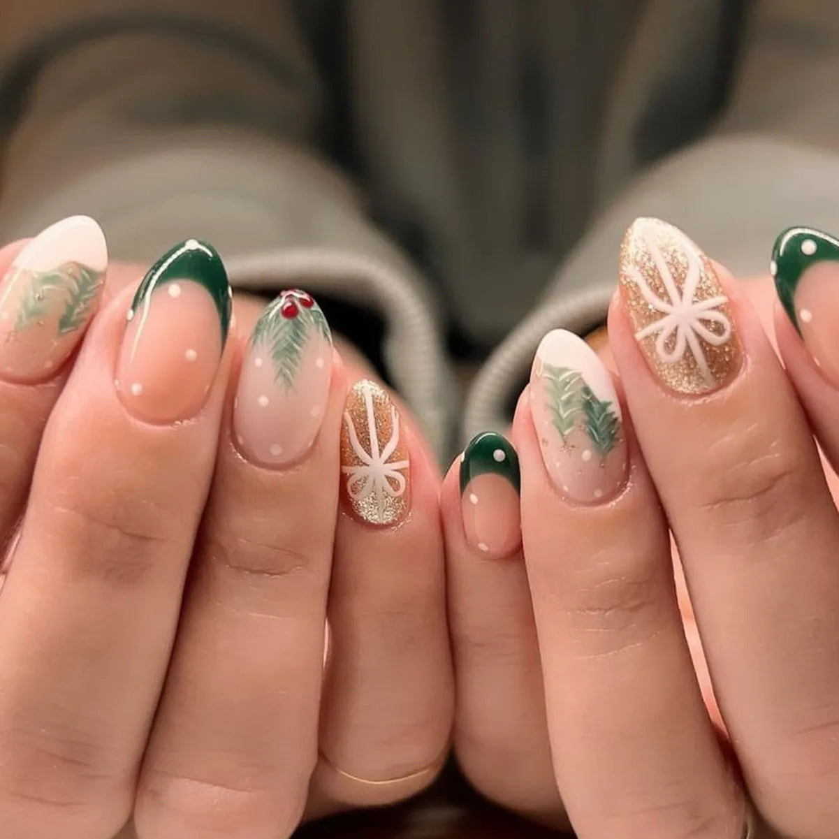 2025 Christmas Press on Nails Red/Green French Almond Shiny Fake Nails for Women Girls Manicure Wearable INS Simple False Nails