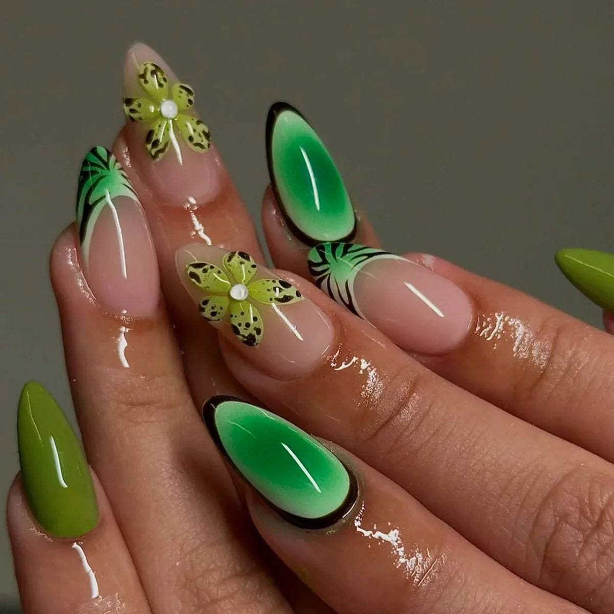3D Butterfly Almond Nail Art Fashion Green Pearlescent Powder False Nails Detachable Finished Fake Nails Press on Nail with Glue