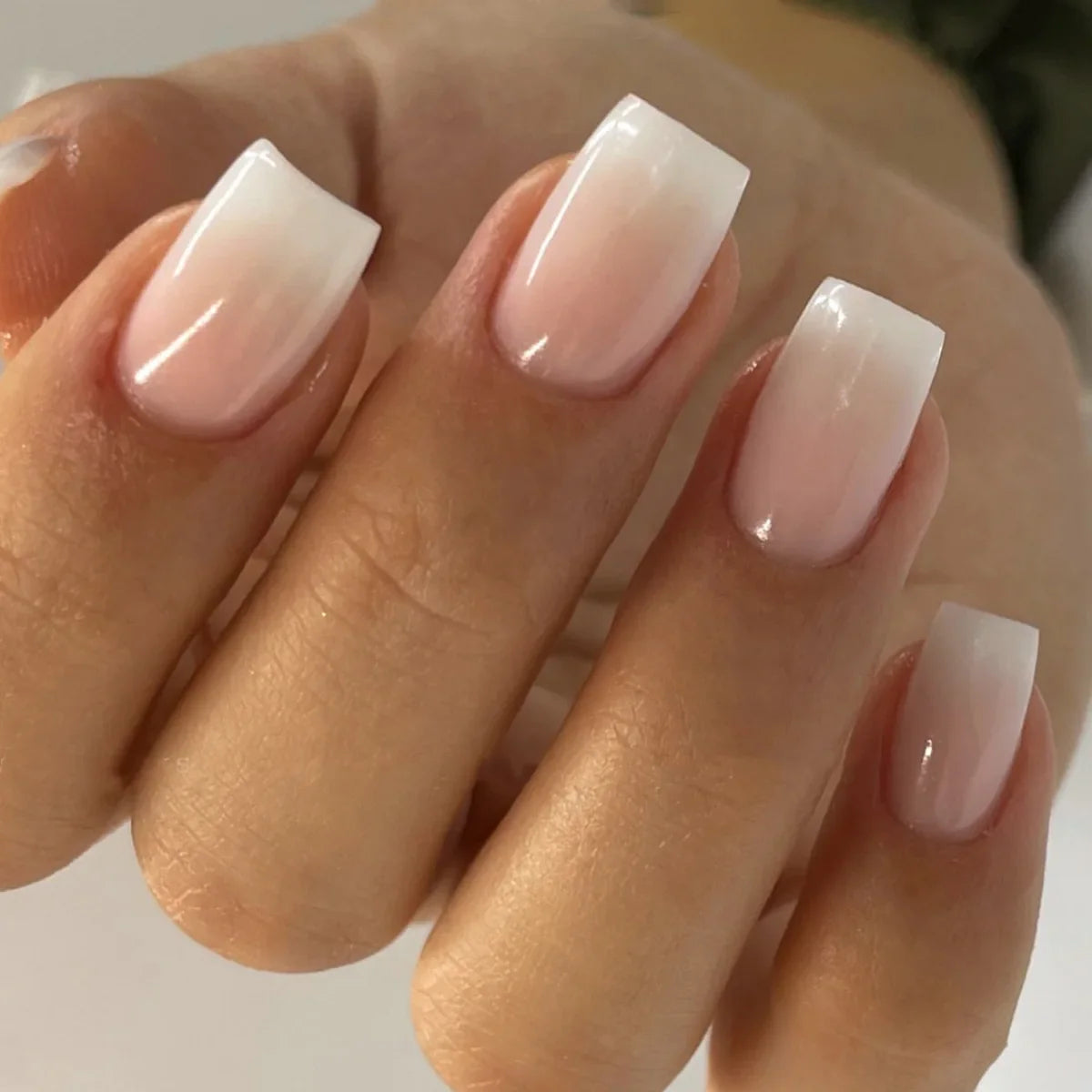 Pink Gradient French Wearable Nail Art Fashion Simple Short Fake Nails Detachable Finished False Nails Press on Nails with Glue