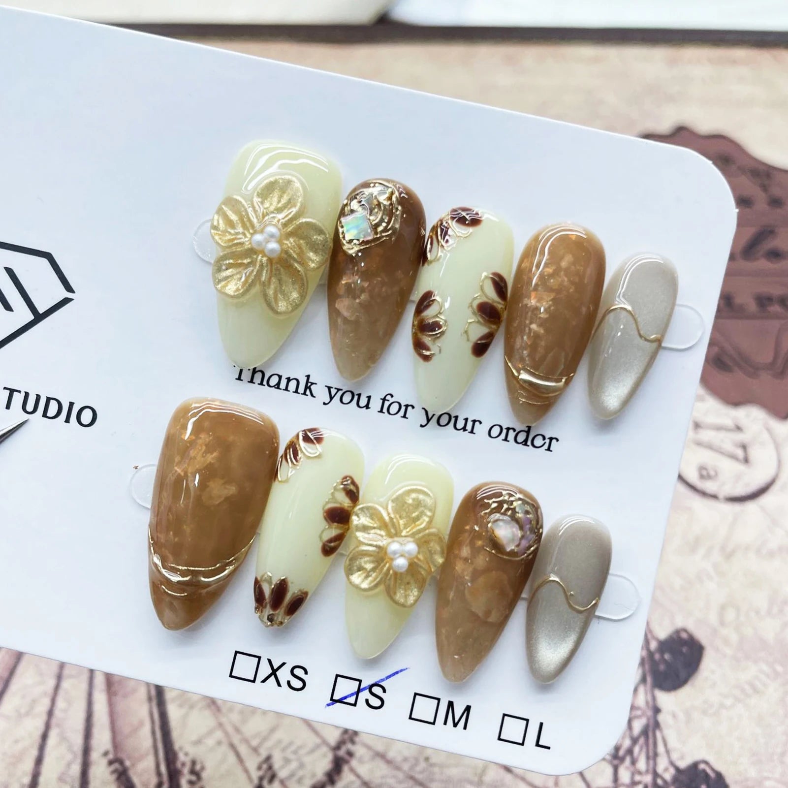10PCS Handmade Almond Fake Nails With Carved 3D Floral Cat Eyes Pearl Brown Fake Nails Long Oval False Nail Wearable