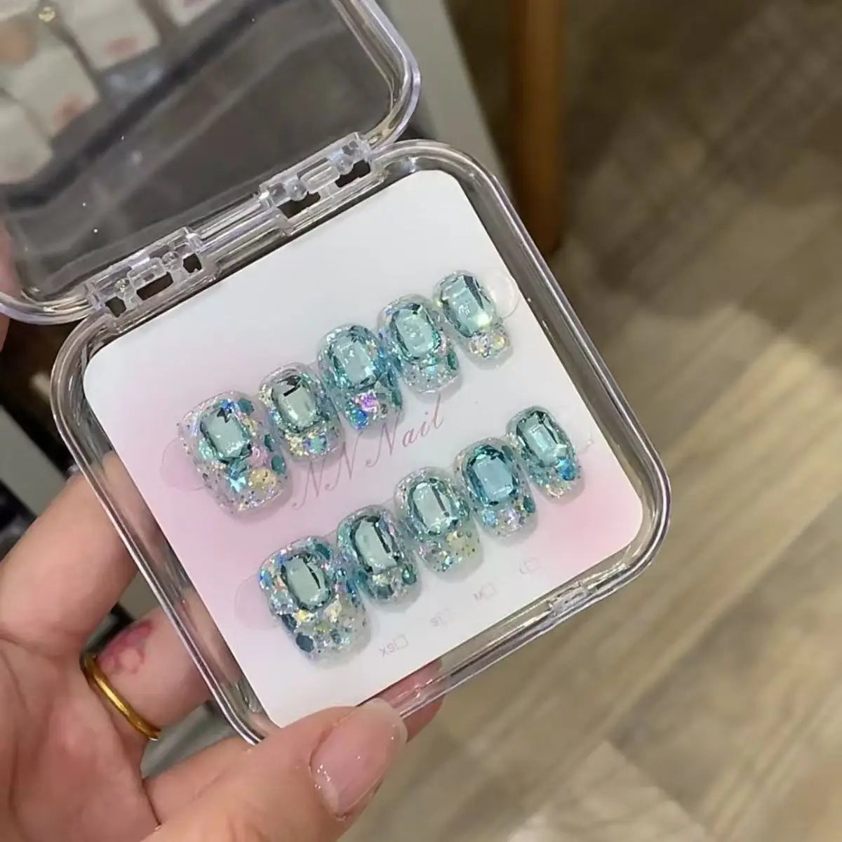 10pcs/set Handmade Press-On Nails - Blue Glossy Fish & Bubbles Design Short Oval Fake Nails with Cat Eye Effect False Nails