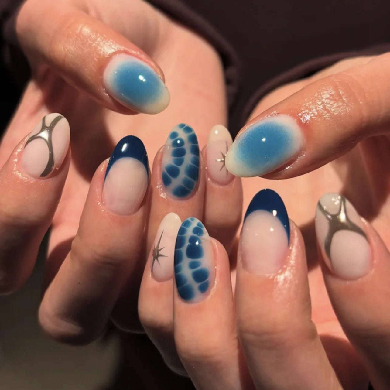 24Pcs Short Almond Fake Nails Butterfly Wings Nail Art with Glue Glitter Flower False Nails Acrylic Autumn Winter Press on Nail