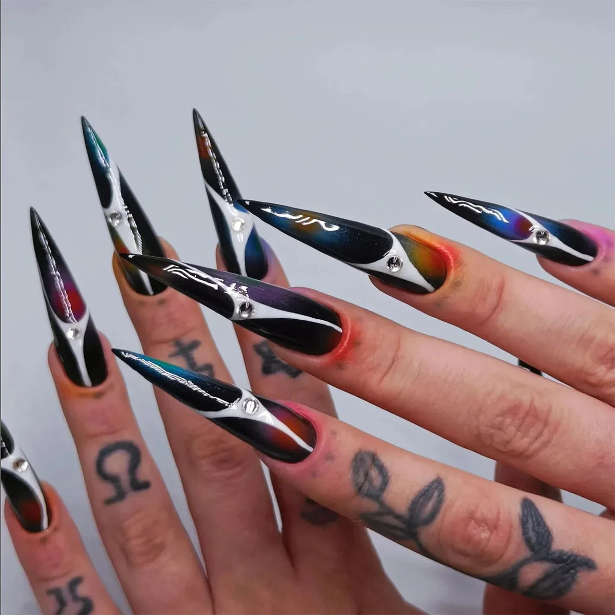 24pcs y2k Long Pointed False Nails Cool Girl Style Silver Flame Pattern Press on Nails Detchable Full Cover Fake Nail Patches
