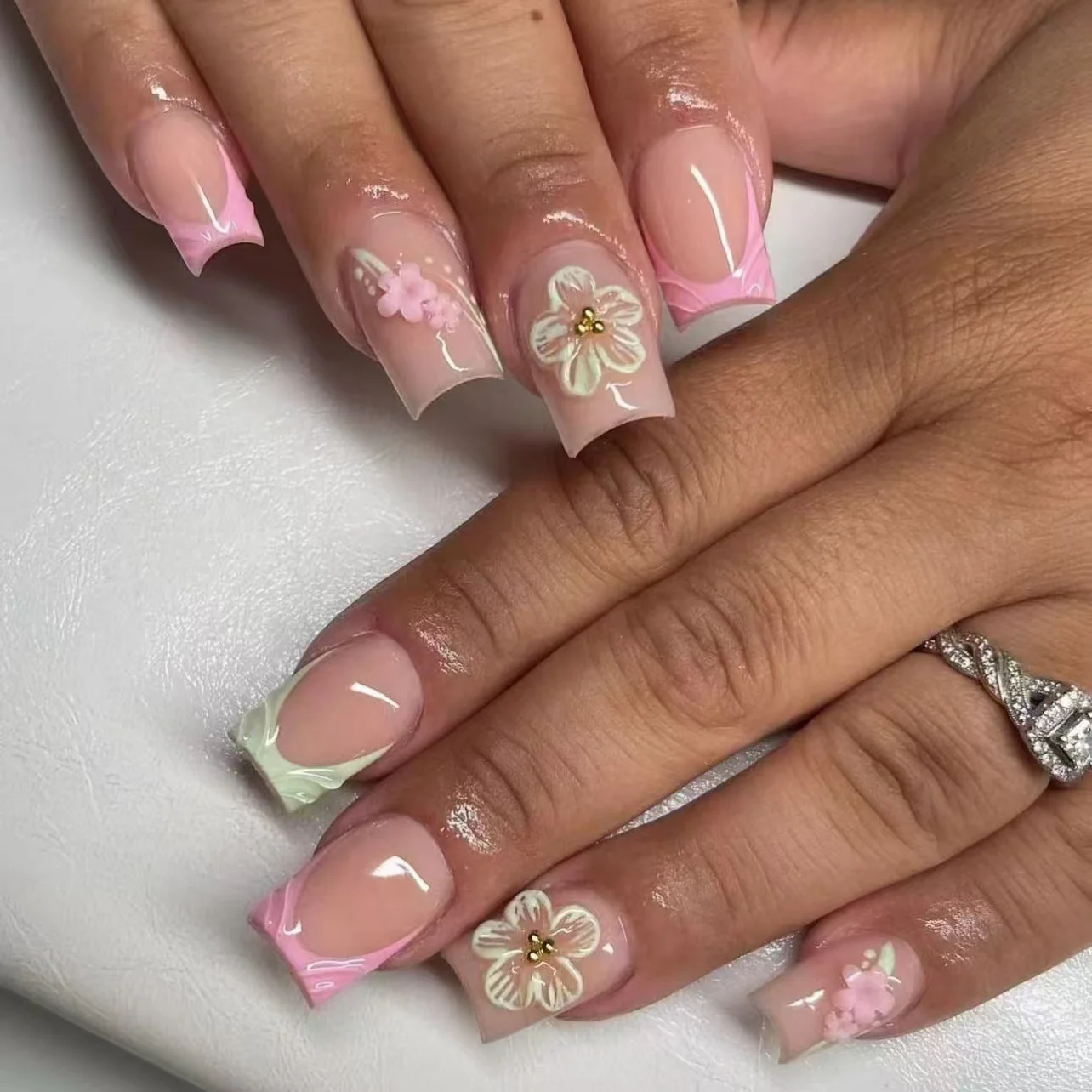 24pcs Mid-length Press on Nails Pink French Full Cover Flower Design Fake Nail Reusable Pearl False Nail with Jelly Glue Nails