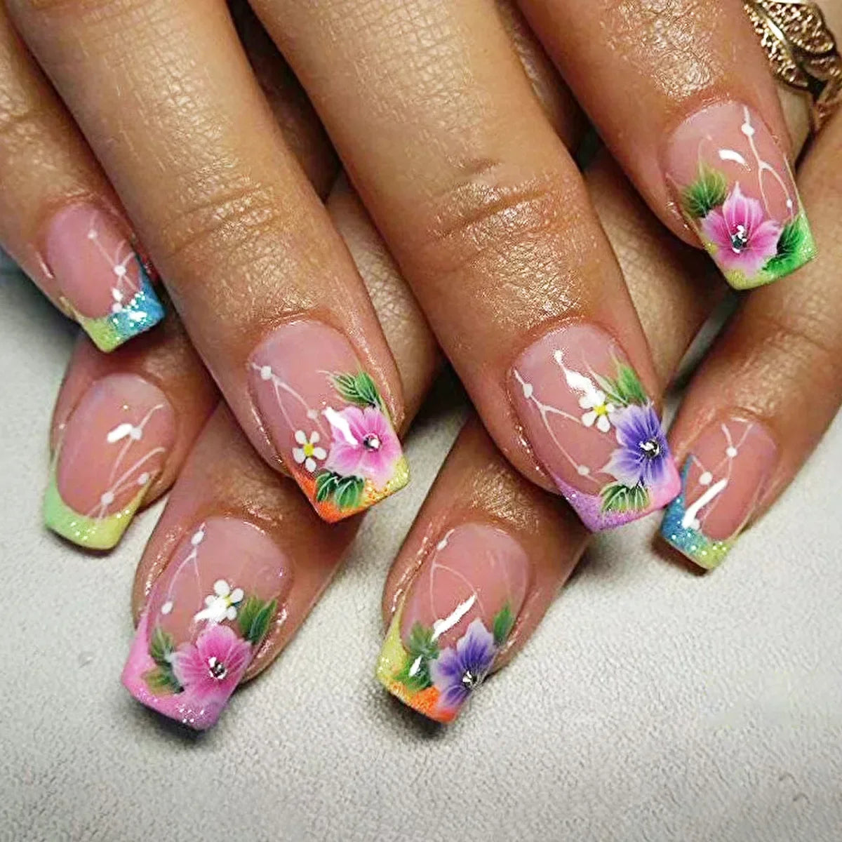 24pcs Short Square Press on Nails Jade Flower Sparkling Powder Designs Fake Nails with Glue Green Gradient Full Cover Nail Tips