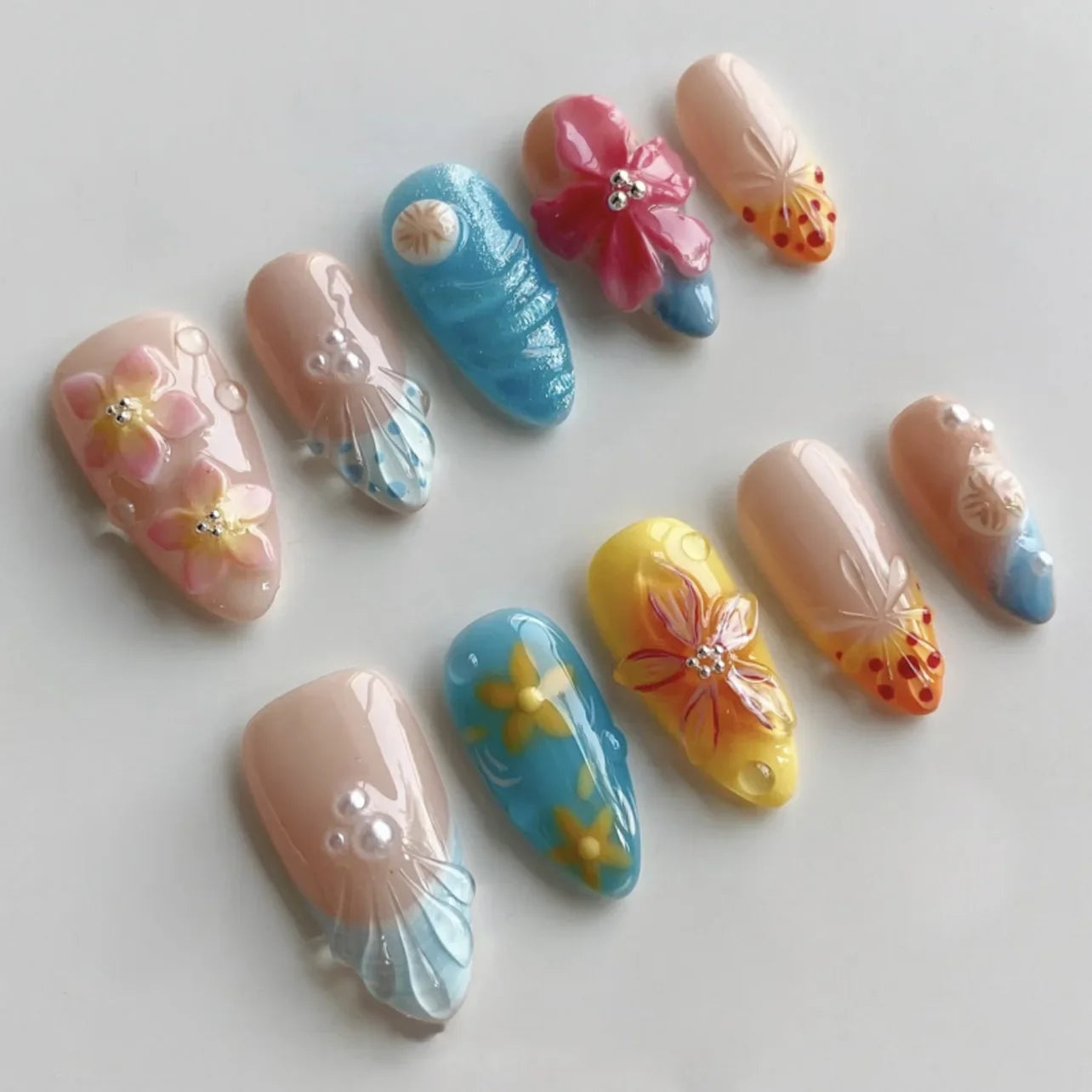 24pcs Cute False Nail Ocean Creature Pattern Stick on Nails Yellow French Short Almond Fake Nail Flower Design Press on Nails