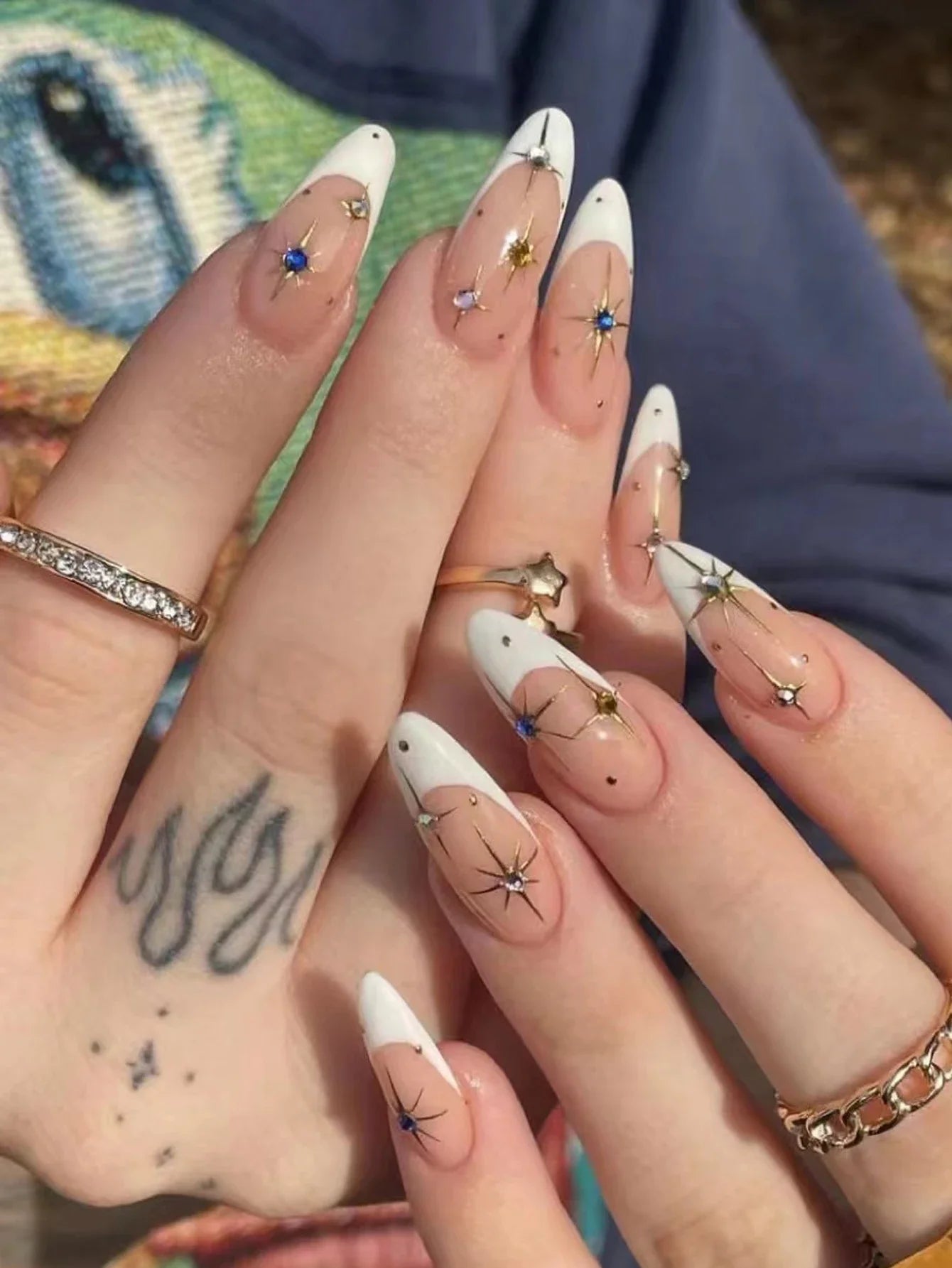 24PCS- white almond fake nails, red love pattern decoration, exquisite elegance, fashion generous, suitable for dating, dinner,