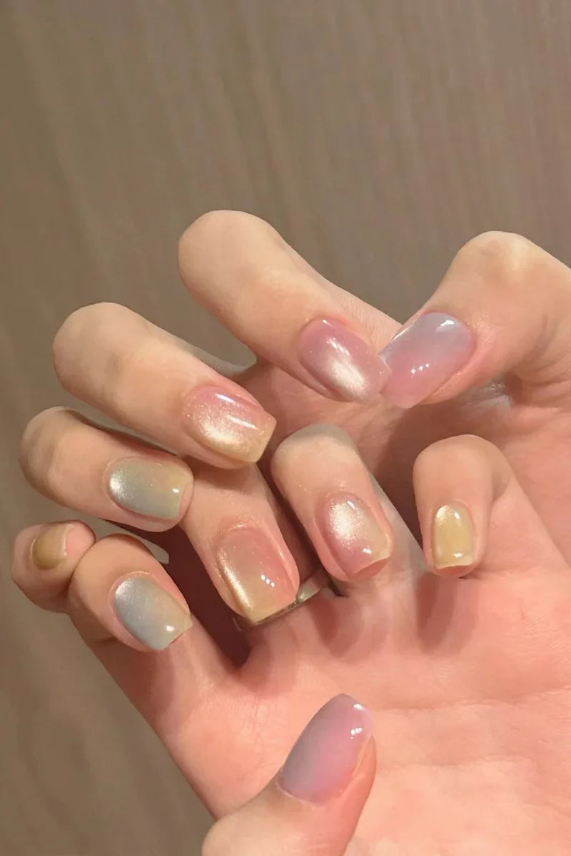 30Pcs Rainbow Color Glow Cat Eye Press on False Nails with Glue Glitter Short Square Nails Sweet Cool Gradient Summer Fake Nails