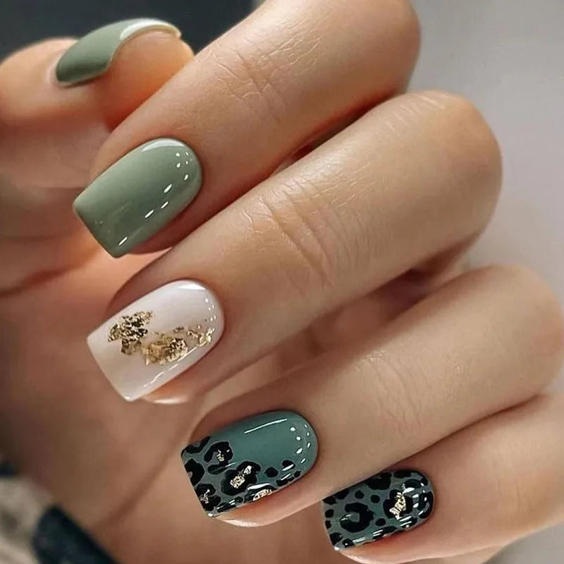24Pcs Fashion Fake Nails Press on Short Square Head False Nail Art Black Starlit Sky Design Artifical Full Cover Nail Tips