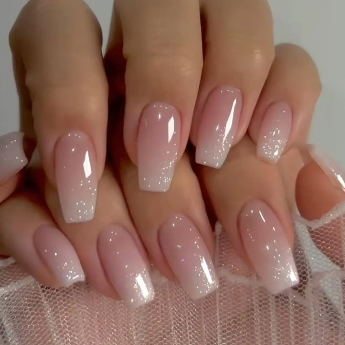 24PCS yellow gradient almond fake nails, delicate and gorgeous, simple and elegant, stylish and generous, suitable for fashion g
