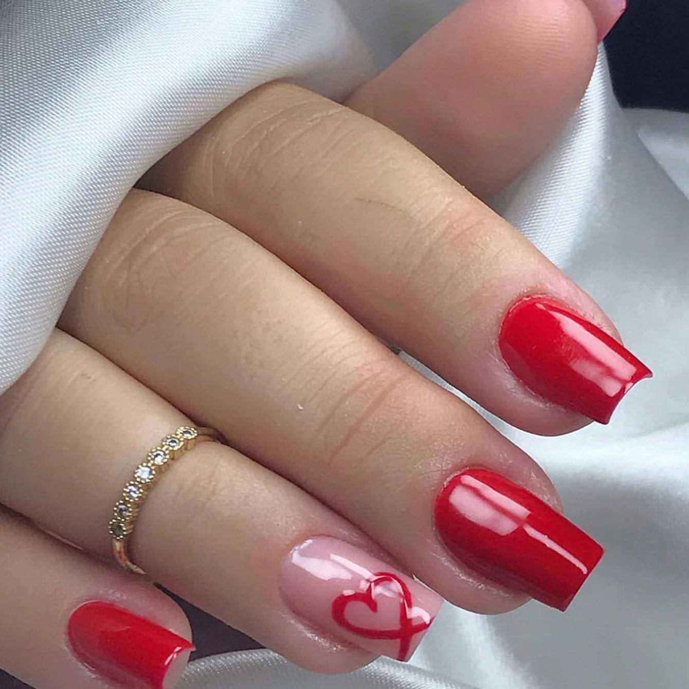 24PCS Short Square False Nails With Snowflake Stripe Design, Christmas Red Glitter False Nails covering Christmas Gift