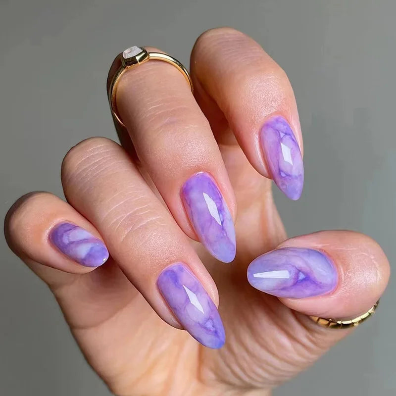 24Pcs Simple Green French False Nails Short Almond Fake Nails with Wave Line Design Wearable Round Head Press on Nail Tips