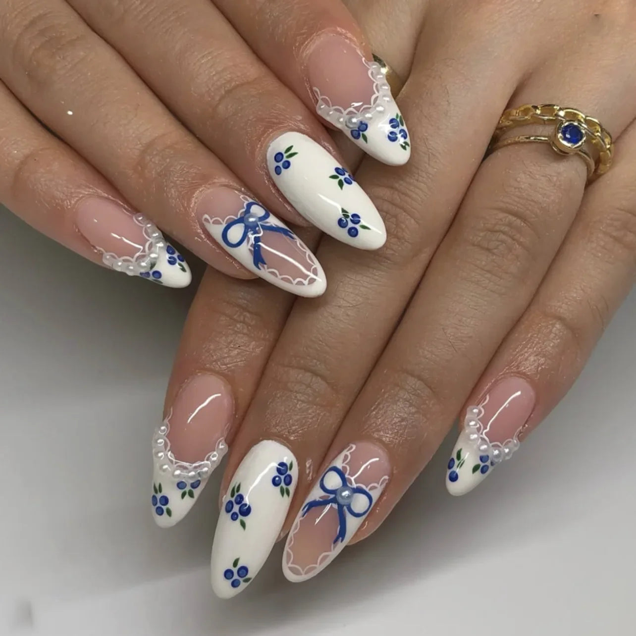 24Pcs White Gradient Press on False Nails Acrylic Stiletto Almond Fake Nail Wearable Solid Color Simple Full Cover Manicure Tips